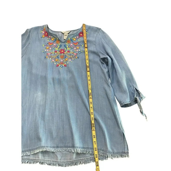 Multiples 3/4 Tie Sleeve Notch Neck Raw Hem Embroidered Top Size Medium - Picture 5 of 8
